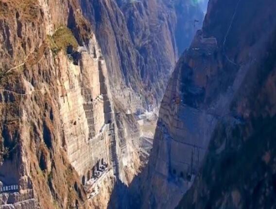 為建烏東德水電站，在峽谷底部挖90米深洞穴，用來(lái)干嘛的？