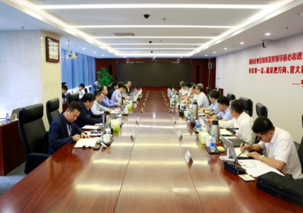 錢智民會(huì)見鞍鋼集團(tuán)董事長(zhǎng)、黨委書記譚成旭