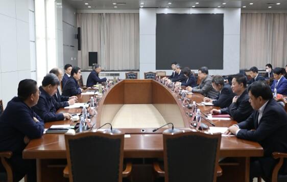 鄧建玲與唐山市委副書記、市長丁繡峰會談