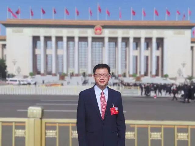 加快推動新能源行業(yè) 與人工智能融合創(chuàng)新——訪全國人大代表、樂山太陽能研究院院長姜希猛