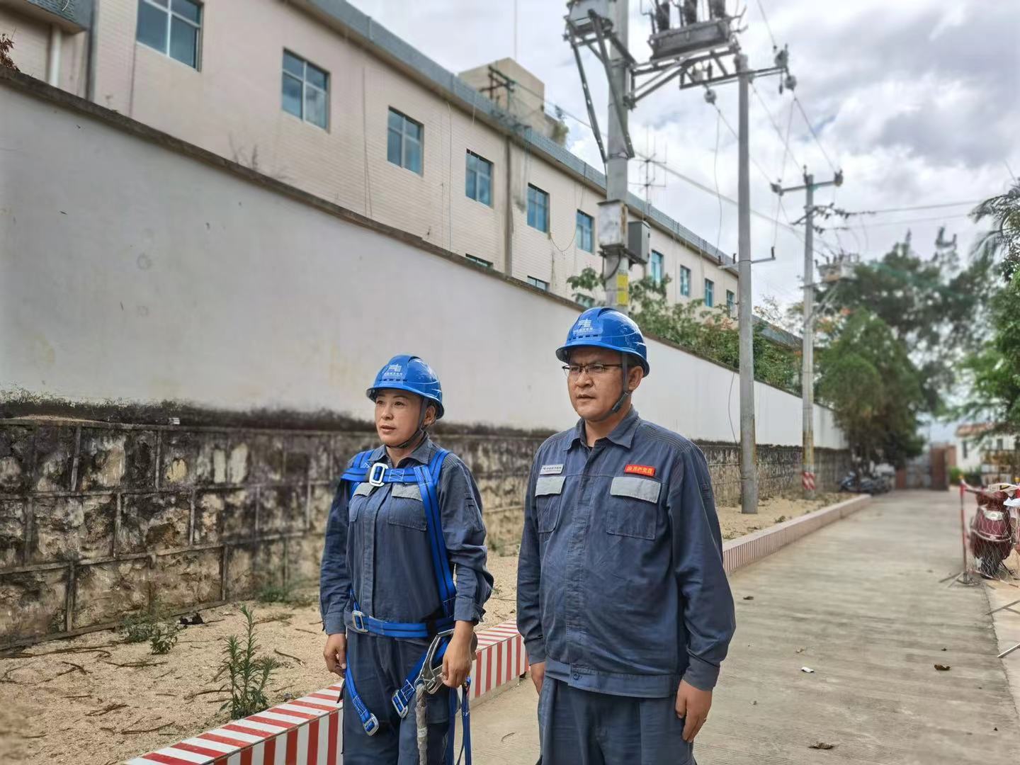 臨滄云縣供電局黨員帶頭開展崗評，促員工技能快速提升
