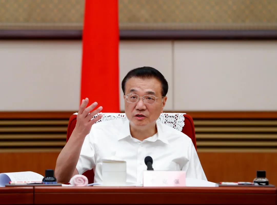 李克強(qiáng)：發(fā)揮西部風(fēng)、光、水電等優(yōu)勢(shì) 建大型清潔能源基地