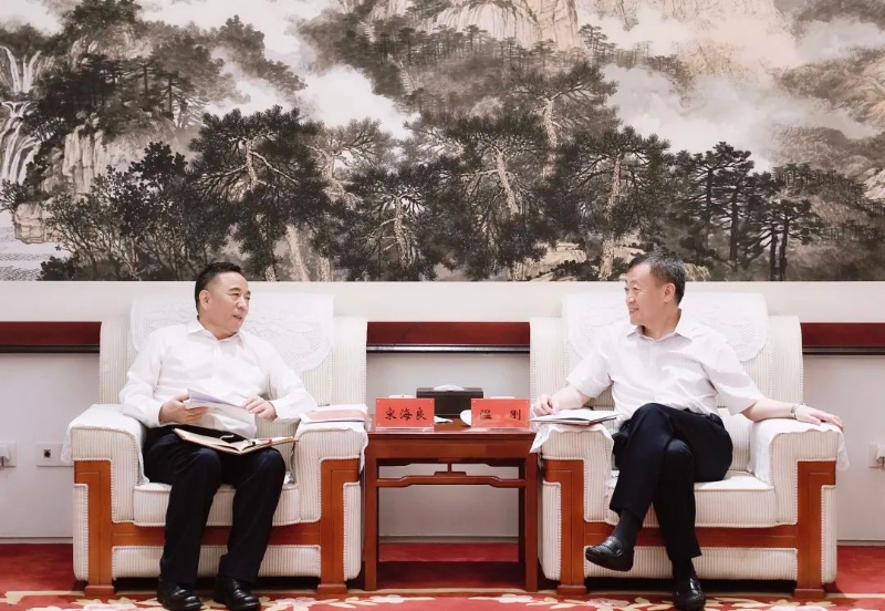 宋海良孫洪水與中國融通集團(tuán)董事長溫剛、總經(jīng)理馬正武座談