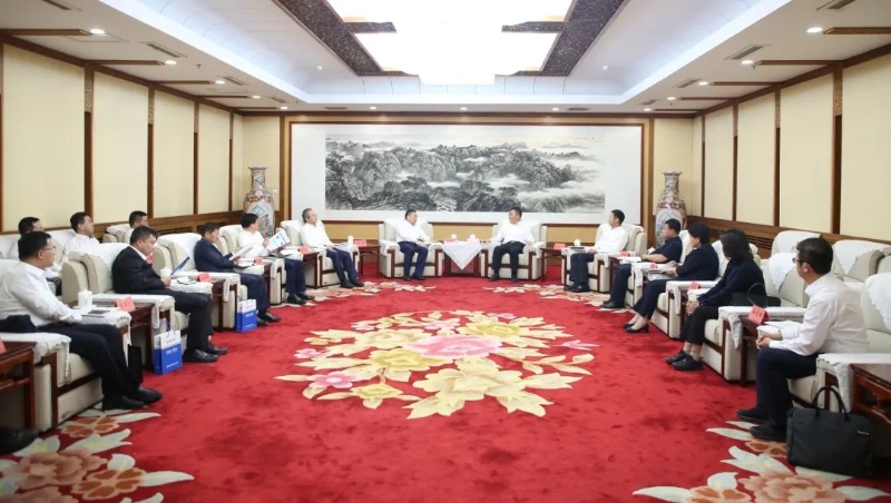 宋海良與內(nèi)蒙古自治區(qū)黨委常委、呼和浩特市委書記包鋼座談