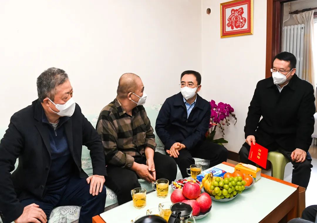 鄒磊、劉明勝走訪慰問退休老領(lǐng)導(dǎo)、勞模遺屬、困難黨員群眾