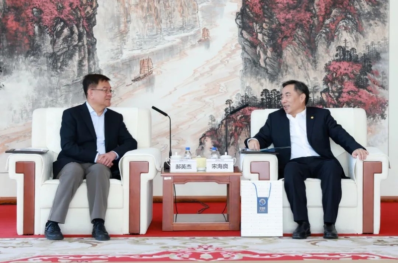 中國(guó)能建黨委書記、董事長(zhǎng)宋海良孫洪水與中電聯(lián)秘書長(zhǎng)郝英杰座談