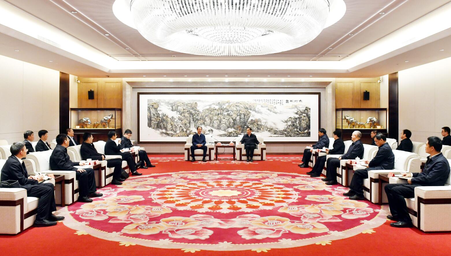 中國(guó)電建黨委書記、董事長(zhǎng)丁焰章與河北省委常委、石家莊市委書記張超超會(huì)談