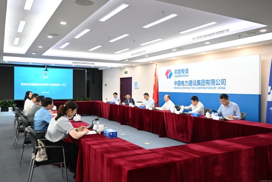 中國(guó)電建黨委常委、副總經(jīng)理徐鵬程與漳龍集團(tuán)黨委書(shū)記、董事長(zhǎng)吳子毅會(huì)談