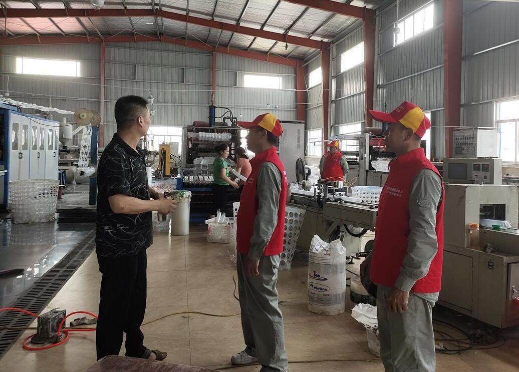 國網石首市供電公司“電”亮綠色經濟，為企業(yè)降成本“支招”