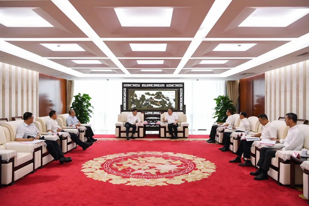 葉向東與甘肅省委常委、副省長張錦剛舉行會談
