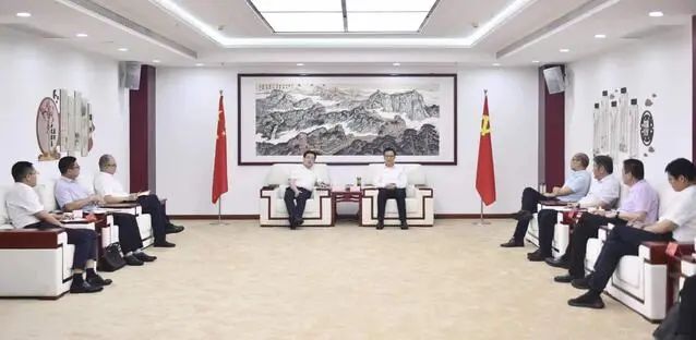 漯河市委書記秦保強、市長黃鈁會見中國電建華中區(qū)總部黨委書記、總經(jīng)理蹇尚友一行