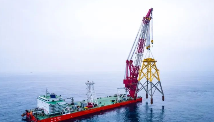 中國能建廣東院陽江青洲一、二海上風(fēng)電場項(xiàng)目完成全部92套風(fēng)機(jī)導(dǎo)管架吊裝