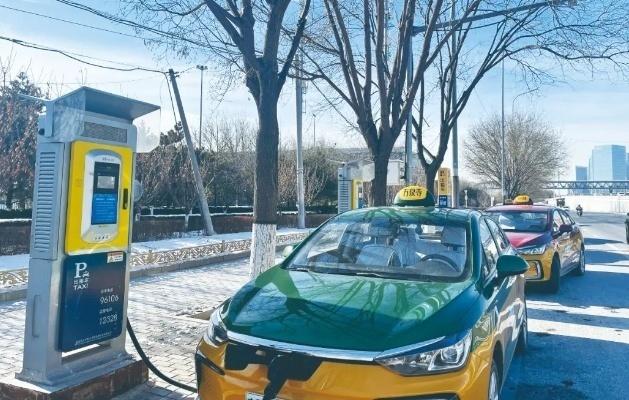 一天去四趟換電站，新能源出租車“不抗凍”怎么開