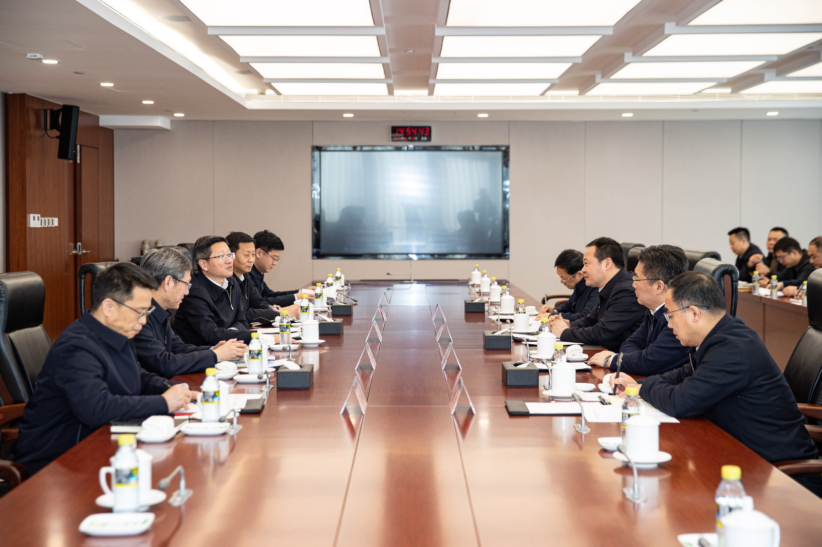 國家能源集團公司總經(jīng)理、黨組副書記余兵會見上饒市委書記陳云