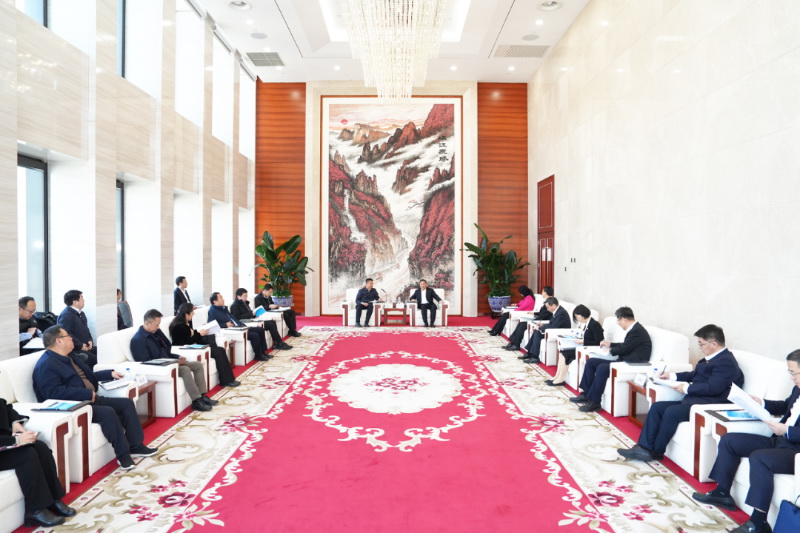 中國能建黨委書記、董事長(zhǎng)宋海良與北京市朝陽區(qū)區(qū)長(zhǎng)吳小杰會(huì)談