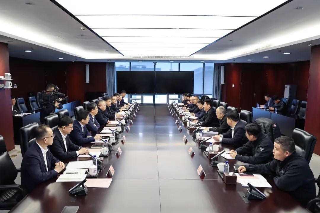 華電集團(tuán)黨組副書記、總經(jīng)理葉向東與北京市副市長(zhǎng)高朋舉行會(huì)談