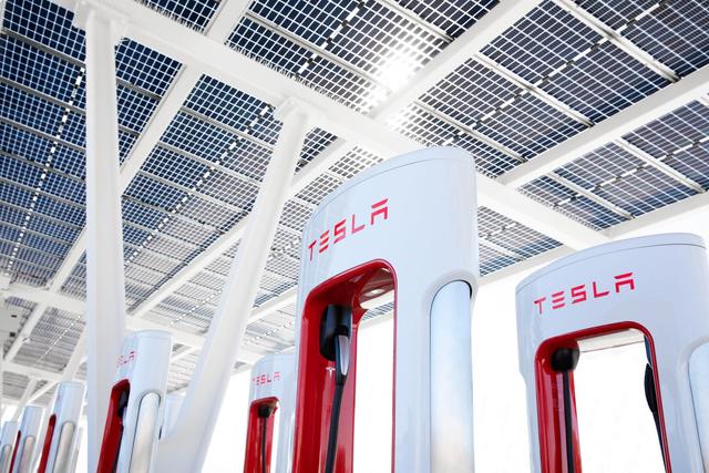 特斯拉將在佛羅里達州建全球最大超級充電站，提供超200個充電樁