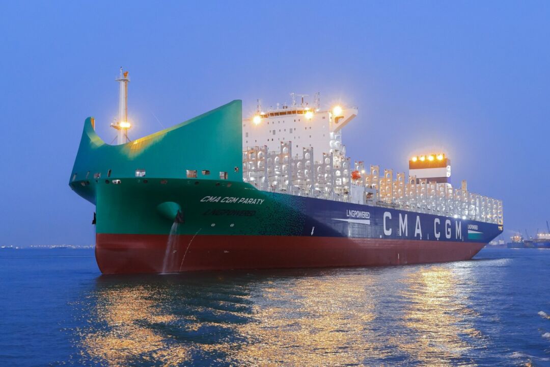 滬東中華建造的13000TEU LNG雙燃料動(dòng)力大型集裝箱船“達(dá)飛 帕拉蒂”號命名交付