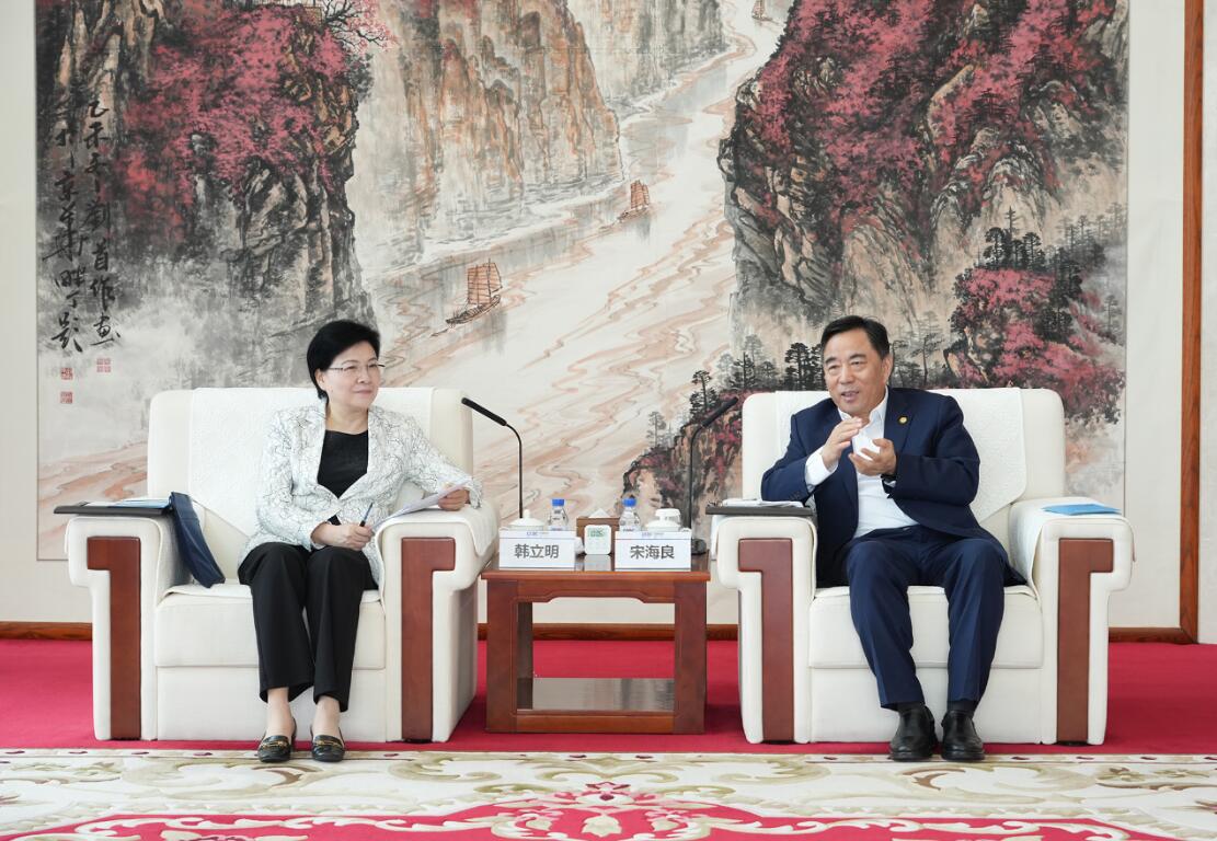 中國(guó)能建黨委書記、董事長(zhǎng)宋海良與江蘇省委常委、南京市委書記韓立明會(huì)談