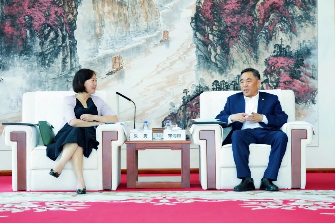 中國(guó)能建黨委書記、董事長(zhǎng)宋海良與絲路基金董事長(zhǎng)朱雋會(huì)談