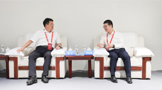 吳云與中國科學(xué)院院士、中國氫能聯(lián)盟戰(zhàn)略指導(dǎo)