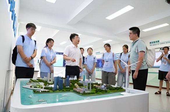 科技領(lǐng)航，由校到企——“重走初心之路”實(shí)踐團(tuán)