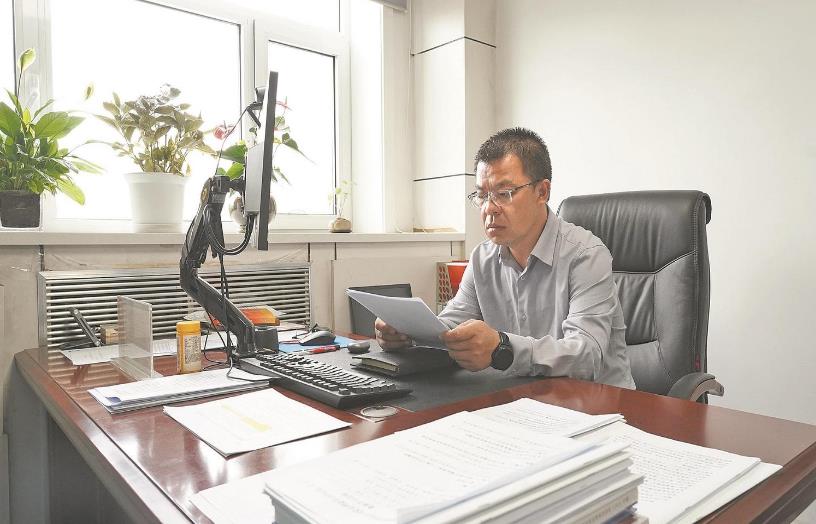 張忠鋒：為三江源頭百姓富裕、生態(tài)美好探索奔忙