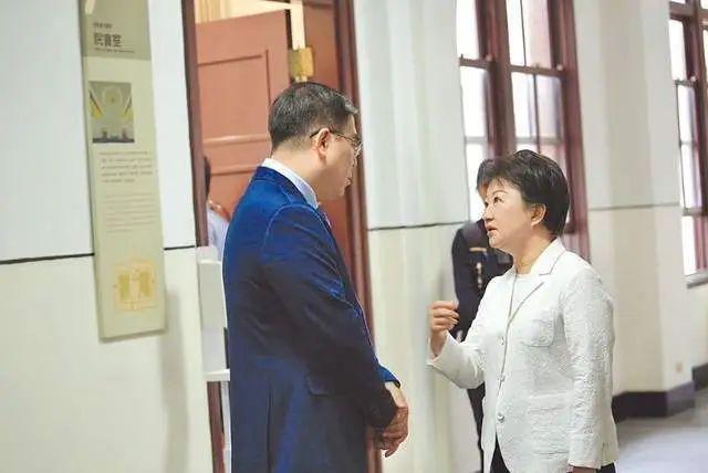 臺中火力發(fā)電廠環(huán)評過關，盧秀燕怒了，批臺當局成為污染的放水者