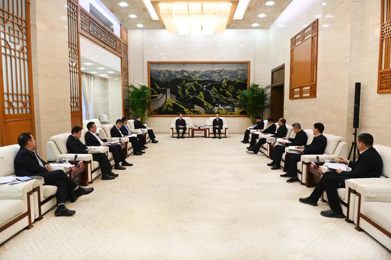 大唐集團黨組書記、董事長鄒磊與中國電建黨委書記、董事長丁焰章會談