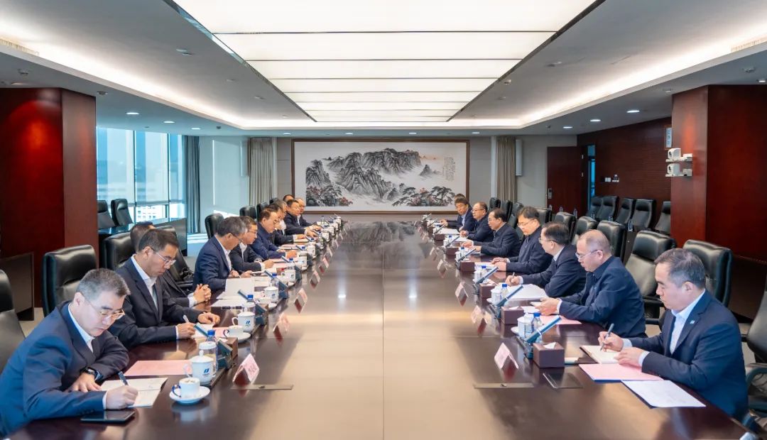 華電集團(tuán)黨組書記、董事長江毅會見中國中車黨委書記、董事長孫永才