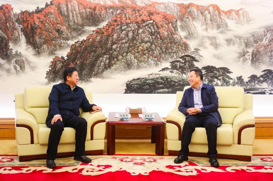 大唐甘肅公司黨委書記、董事長王建偉與甘肅電投集團(tuán)黨委書記、董事長蒲培文會(huì)談