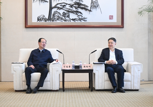 丁焰章與中國(guó)華能董事長(zhǎng)、黨組書(shū)記溫樞剛會(huì)談
