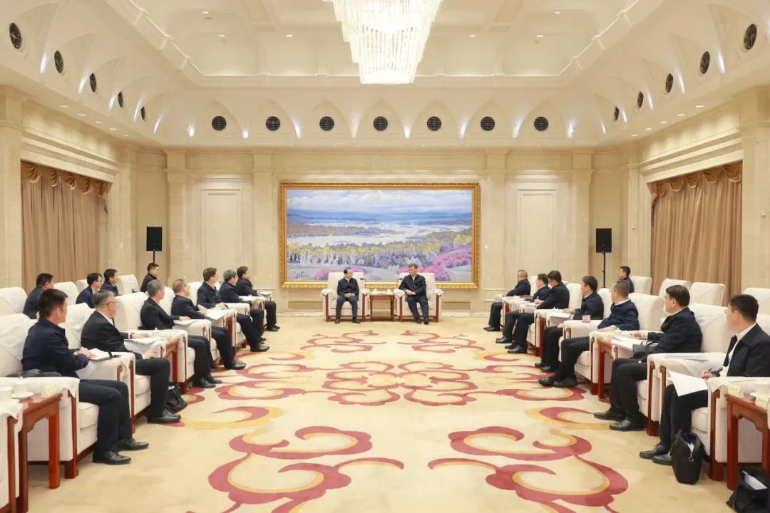 華電集團(tuán)黨組書記、董事長(zhǎng)江毅與新疆維吾爾自治區(qū)主要領(lǐng)導(dǎo)舉行會(huì)談