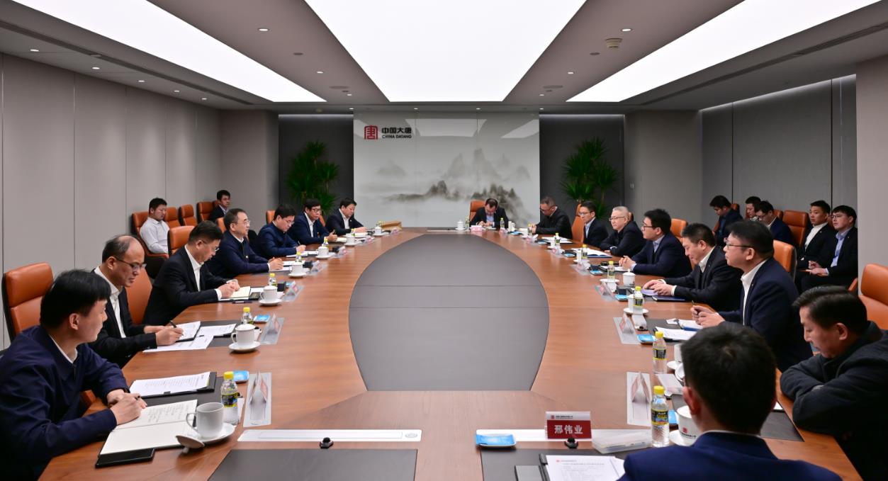 大唐集團黨組書記、董事長鄒磊與上海電氣黨委書記、董事長吳磊會談