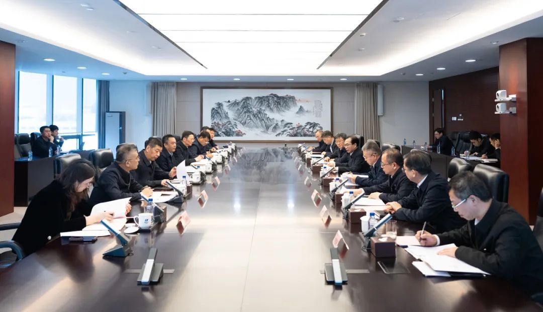 華電集團(tuán)董事長江毅、總經(jīng)理葉向東與哈電集團(tuán)董事長曹志安、總經(jīng)理黃偉舉行會(huì)談
