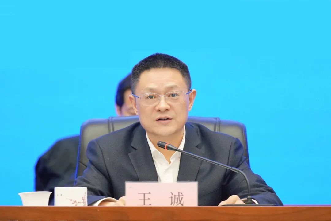 這一新成立能源集團，董事長、總經(jīng)理亮相