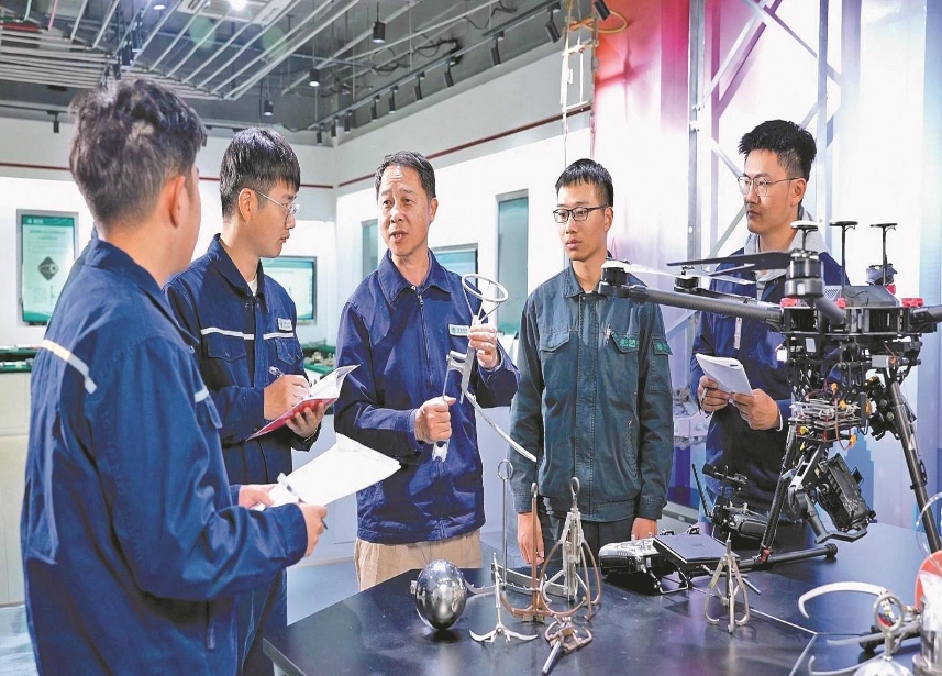 福建廈門(mén)供電公司陳國(guó)信勞模創(chuàng)新工作室 把現(xiàn)場(chǎng)難題轉(zhuǎn)化為創(chuàng)新課題