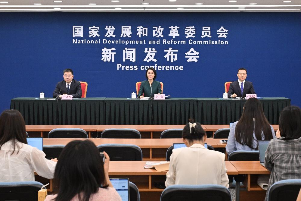 國家發(fā)展改革委舉行8月份新聞發(fā)布會 解讀《關于深入實施“人工智能+”行動的意見》